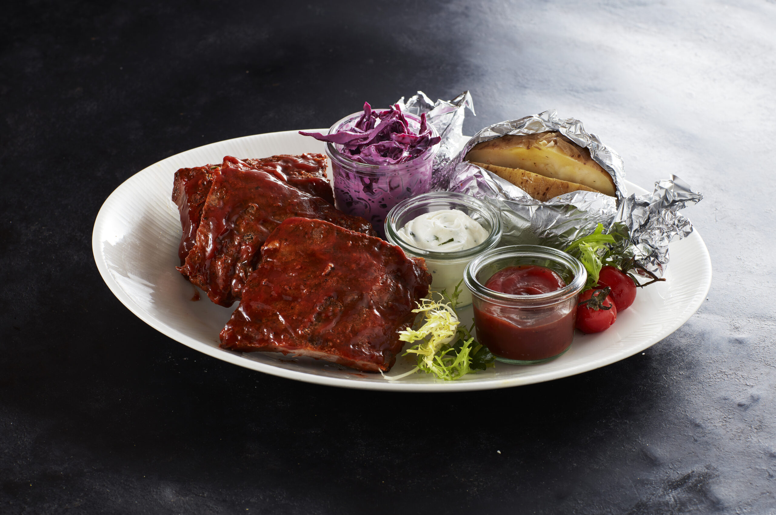 Spare ribs with baked potato and coleslaw