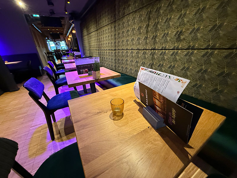 Seating area with lounge lighting